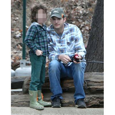 Ashton Kutcher angelt mit unbekanntem Kind