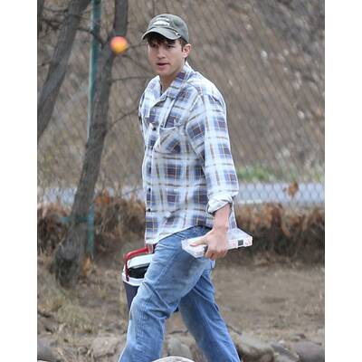 Ashton Kutcher angelt mit unbekanntem Kind