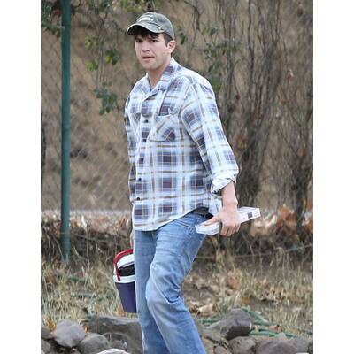 Ashton Kutcher angelt mit unbekanntem Kind