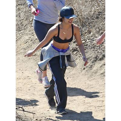 Vanessa Hudgens: Sexy Wandersfrau