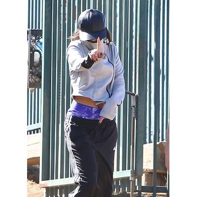 Vanessa Hudgens: Sexy Wandersfrau