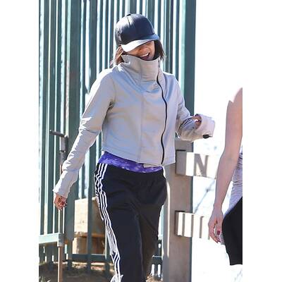 Vanessa Hudgens: Sexy Wandersfrau