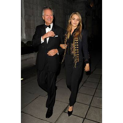 Cara Delevingne mit Papa Charles am Weg zu Charity Dinner