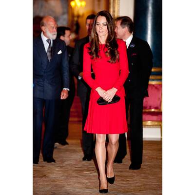 Stilvergleich Queen Elizabeth II und Herzogin Kate