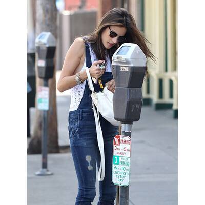 Alessandra Ambrosios entspannter Shopping-Tag