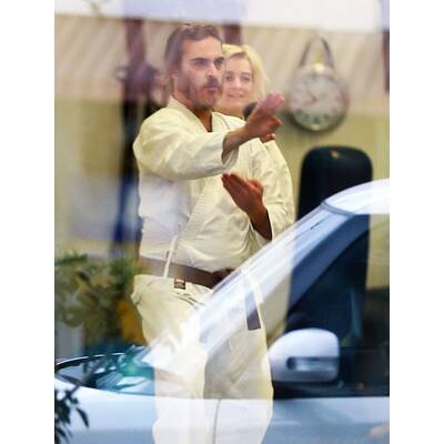 Joaquin Phoenix & Freundin in der Karate-Stunde