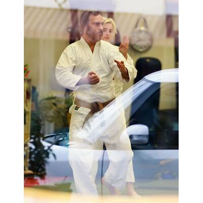 Joaquin Phoenix & Freundin in der Karate-Stunde