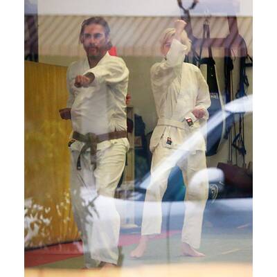 Joaquin Phoenix & Freundin in der Karate-Stunde
