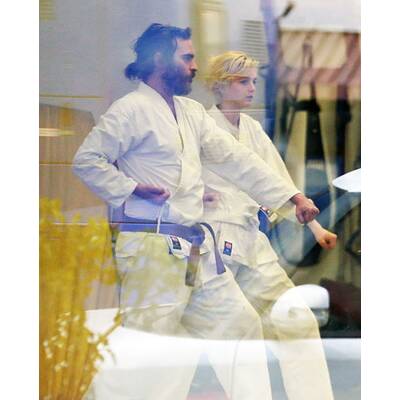 Joaquin Phoenix & Freundin in der Karate-Stunde