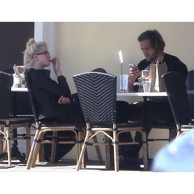 Ireland Baldwin vergisst beim Lunch-Date ihre gute Kinderstube