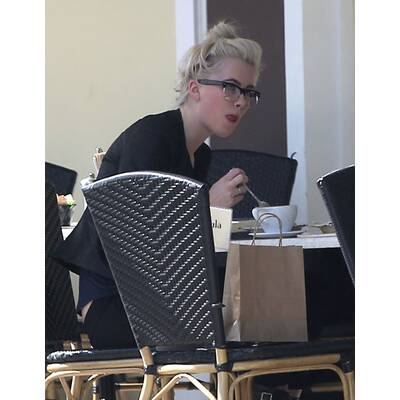 Ireland Baldwin vergisst beim Lunch-Date ihre gute Kinderstube