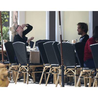 Ireland Baldwin vergisst beim Lunch-Date ihre gute Kinderstube