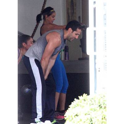 Teri Hatcher sportlich im Fitnessstudio