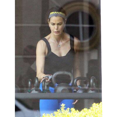 Teri Hatcher sportlich im Fitnessstudio