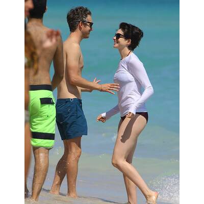 Anne Hathaway traut sich wieder an den Strand