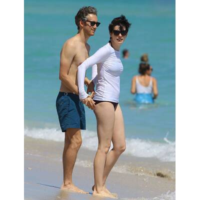 Anne Hathaway traut sich wieder an den Strand
