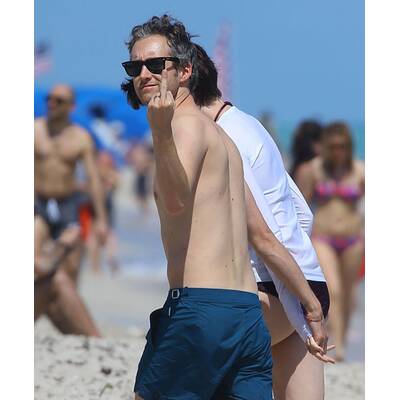 Anne Hathaway traut sich wieder an den Strand