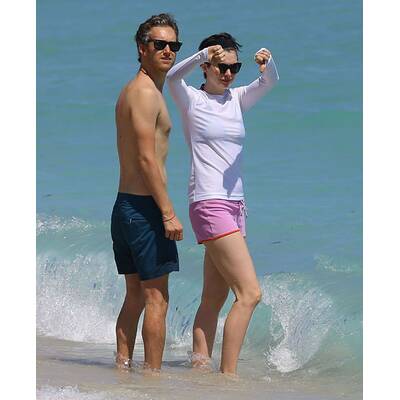 Anne Hathaway traut sich wieder an den Strand