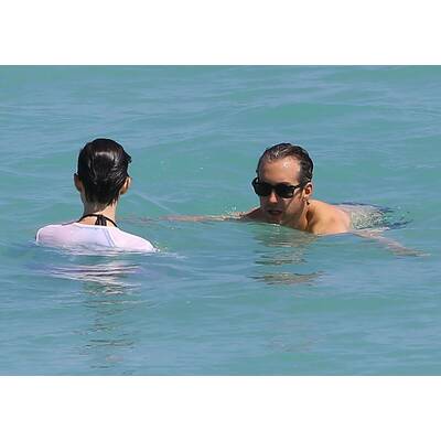 Anne Hathaway traut sich wieder an den Strand