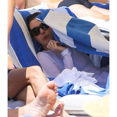 Anne Hathaway traut sich wieder an den Strand