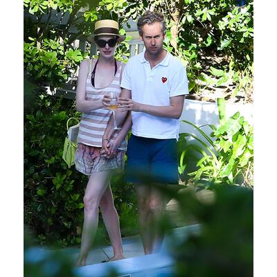 Anne Hathaway traut sich wieder an den Strand