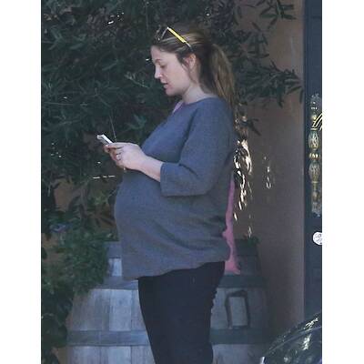 Drew Barrymore mit riesiger Baby-Kugel