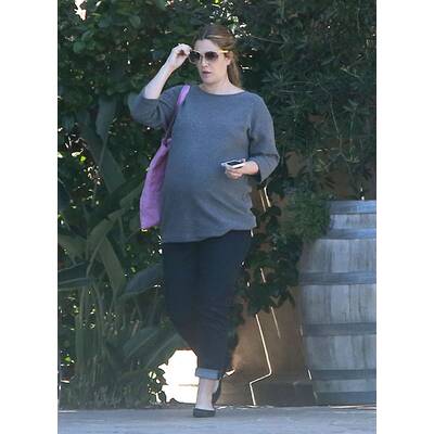 Drew Barrymore mit riesiger Baby-Kugel