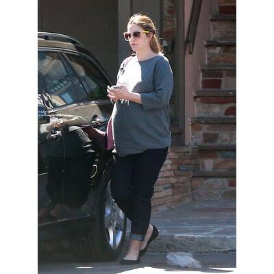 Drew Barrymore mit riesiger Baby-Kugel