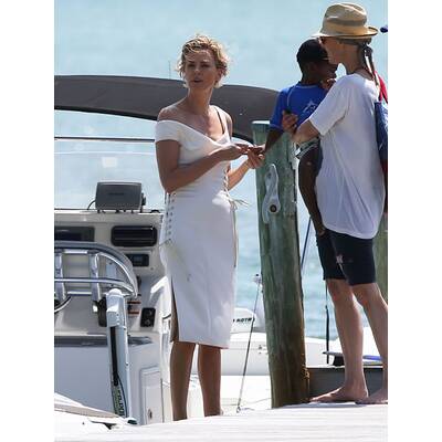 Charlize Theron mit Sohn Jackson am Strand