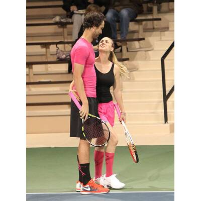 Kaley Cuoco bekommt ein Bussi von Ehemann Ryan Sweeting