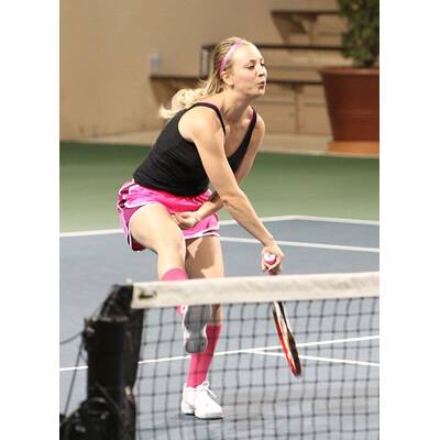 Kaley Cuoco bekommt ein Bussi von Ehemann Ryan Sweeting