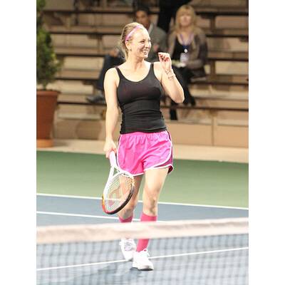 Kaley Cuoco bekommt ein Bussi von Ehemann Ryan Sweeting