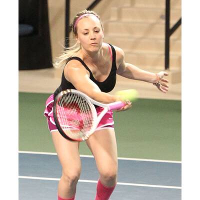 Kaley Cuoco bekommt ein Bussi von Ehemann Ryan Sweeting