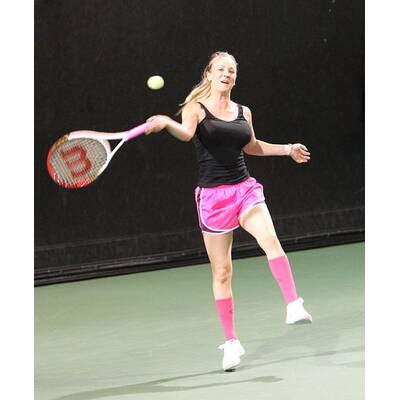 Kaley Cuoco bekommt ein Bussi von Ehemann Ryan Sweeting