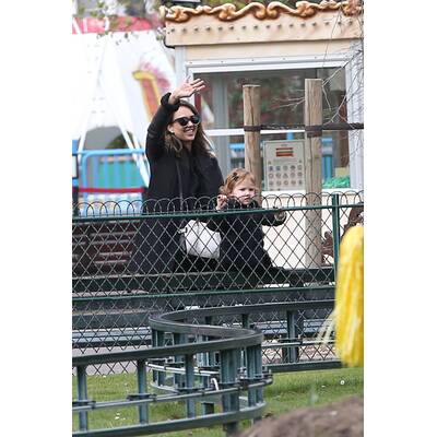 Jessica Alba genießt das schöne Pariser Wetter