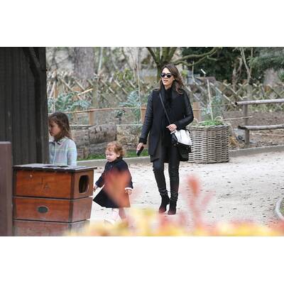 Jessica Alba genießt das schöne Pariser Wetter
