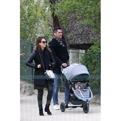 Jessica Alba genießt das schöne Pariser Wetter