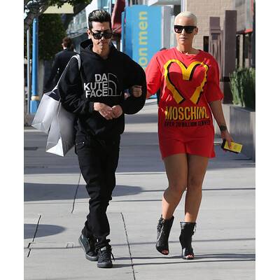 Amber Rose zeigt ihre Liebe zu Moschino 