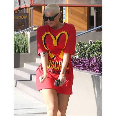 Amber Rose zeigt ihre Liebe zu Moschino 
