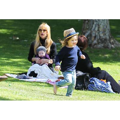 Rachel Zoe im Park mit ihren Söhnen Skyler & Kaius