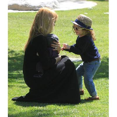 Rachel Zoe im Park mit ihren Söhnen Skyler & Kaius