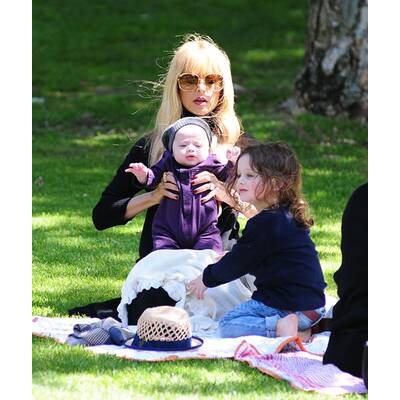 Rachel Zoe im Park mit ihren Söhnen Skyler & Kaius