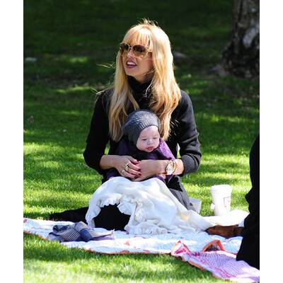 Rachel Zoe im Park mit ihren Söhnen Skyler & Kaius