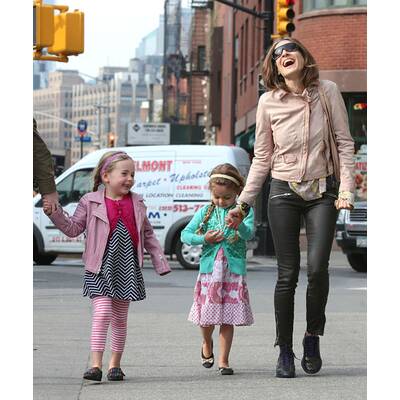 Sarah Jessica Parker bringt Kinder zur Schule