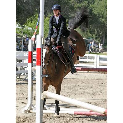 Kaley Cuoco fest im Sattel