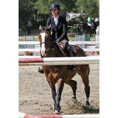 Kaley Cuoco fest im Sattel