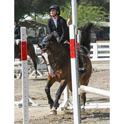 Kaley Cuoco fest im Sattel