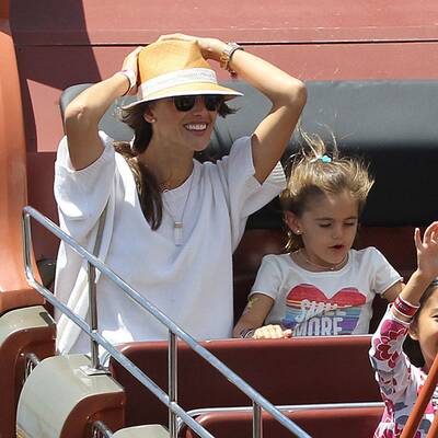 Alessandra Ambrosio hat Spaß im Vergnügungspark