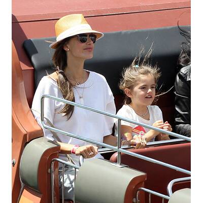 Alessandra Ambrosio hat Spaß im Vergnügungspark