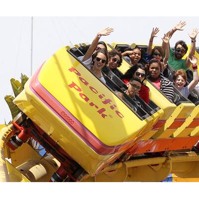 Alessandra Ambrosio hat Spaß im Vergnügungspark